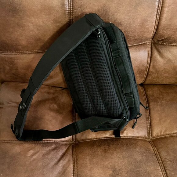 LVC8 Sling Pack - Picture 2 of 3